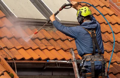Démoussage et hydrofuge de toiture à Corbère-Abères